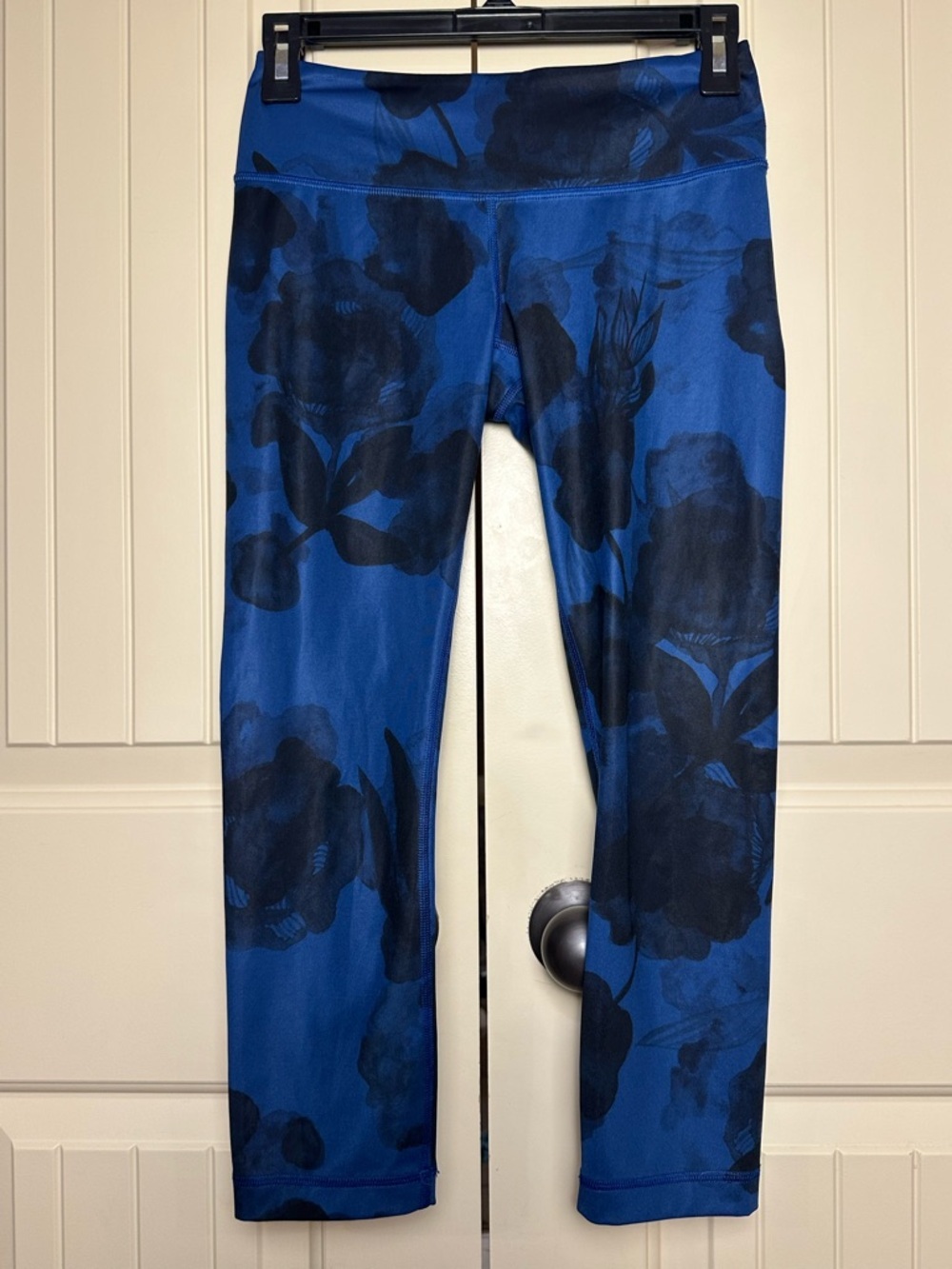 Lululemon Womens Size 4 Jumbo Inky Floral Black Inkwell Wonder Under Crop II